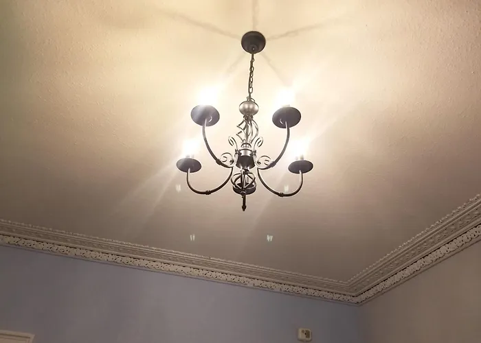 Spacious Victorian Flat In Edinburgh City